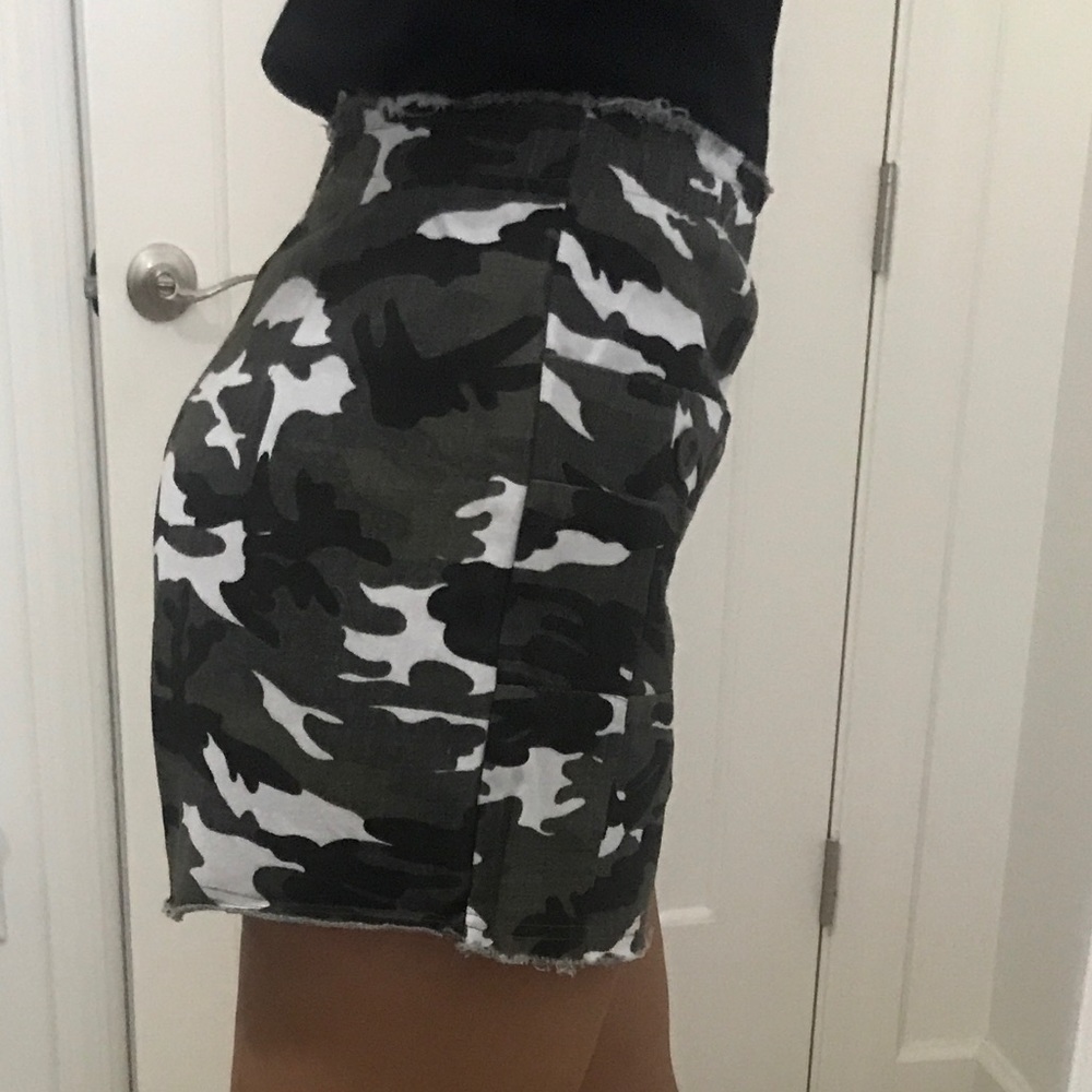 High Waist Camouflage Shorts - Picture 8 of 8